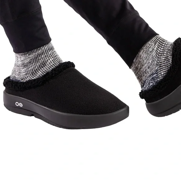 OOFOS | Shoes | Oofos Oocoozie Vegan Sherpa Fur Lined Mule  display picture 2